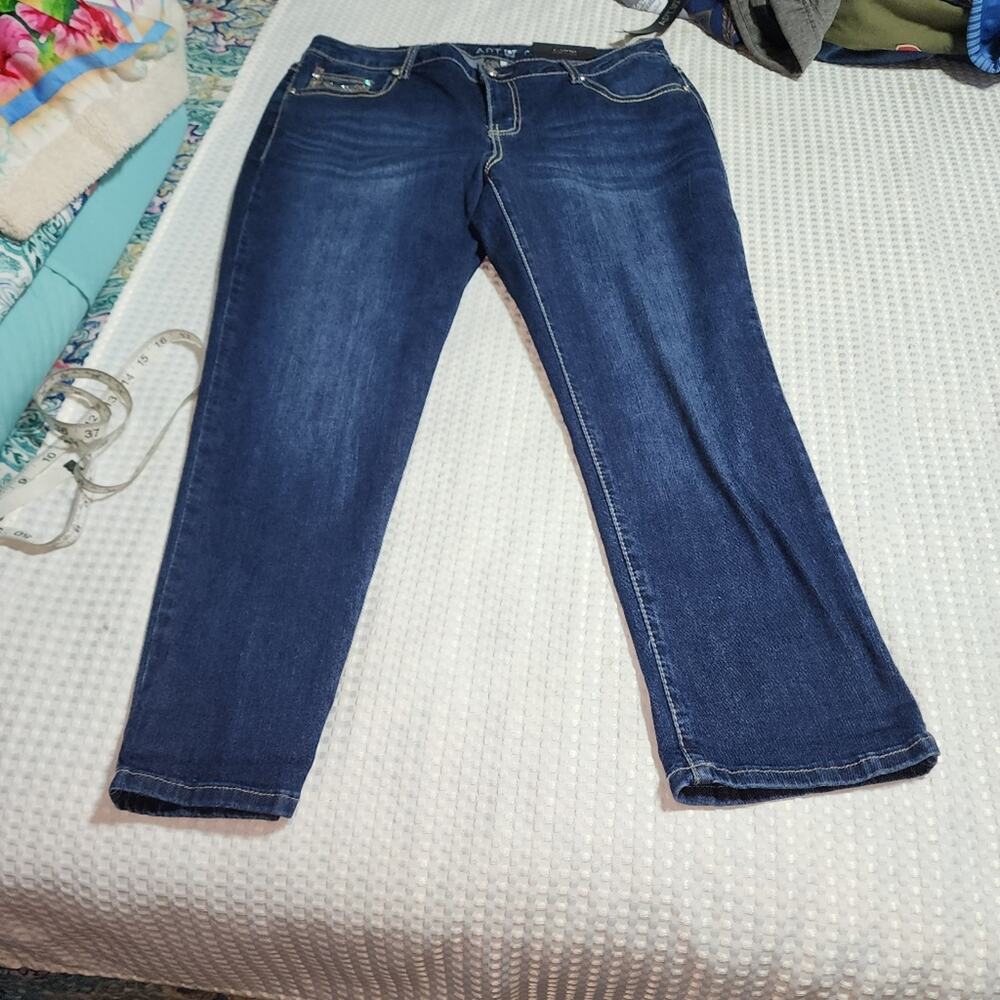 APT 9 NWT WOMENS SIZE 16 MID RISE DENIM JEAN CAPRIS